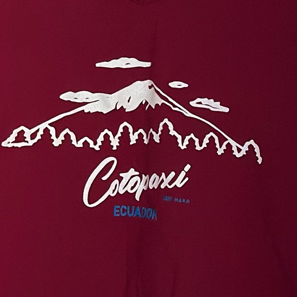 Comfy T-shirt from Ecuador with Cotopaxi mountain. - Picture 2 of 4